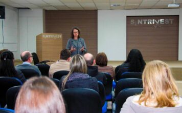 Negociação do Sintrivest amplia proposta patronal e garante reajuste de 5% aos trabalhadores do vestuário