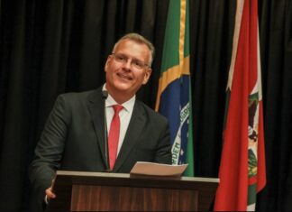 TRE-SC nega registro de Paulo Eccel, mas o candidato pode recorrer e manter a campanha eleitoral