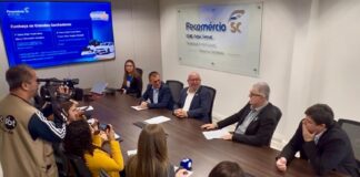 Comércio Local é Legal premia 23 consumidores em Brusque e Guabiruba e uma das ganhadoras leva carro zero quilômetro