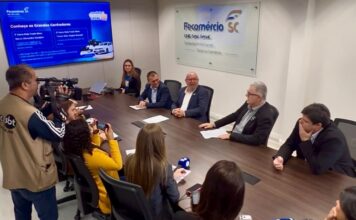 Comércio Local é Legal premia 23 consumidores em Brusque e Guabiruba e uma das ganhadoras leva carro zero quilômetro