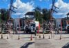 Ônibus atinge poste na Rua Sete de Setembro e afeta fornecimento de energia, telefonia e internet
