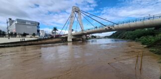 Rio Itajaí-Mirim começa a descer; Defesa Civil soma 26 ocorrências e mantém atenção a áreas de encosta