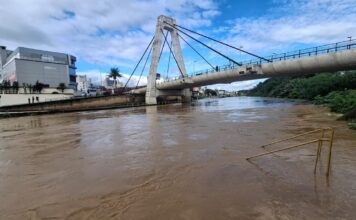 Rio Itajaí-Mirim começa a descer; Defesa Civil soma 26 ocorrências e mantém atenção a áreas de encosta