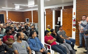 Sintrafite firma acordo que garante 40 horas semanais sem redução salarial a 250 trabalhadores da Irmãos Hort