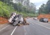Caminhão tomba na Rodovia Gentil Battisti Archer, em Brusque