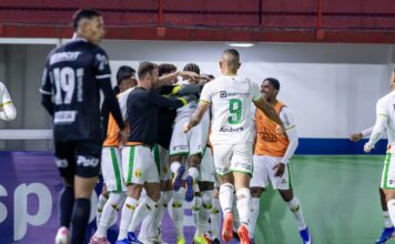 Brusque busca empate duas vezes contra a Inter de Limeira e segue na liderança da Série C