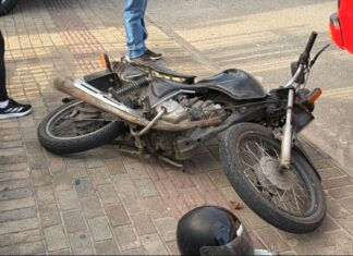 Motociclista fica ferido após colisão com carro no bairro Águas Claras, em Brusque