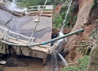 Ponte desaba com carro e deixa duas pessoas feridas em Canelinha