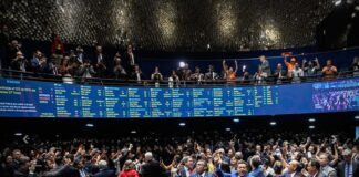 Senado aprova fim da escala 6×1 e PEC vai a promulgação; entenda a fase de transição