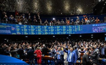 Senado aprova fim da escala 6×1 e PEC vai a promulgação; entenda a fase de transição