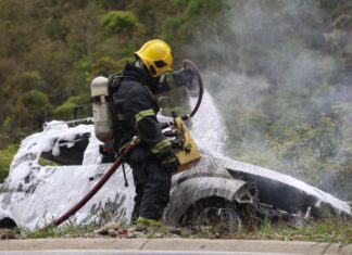 Incêndio atinge carro na rodovia Deputado Gentil Batista Archer, em Brusque